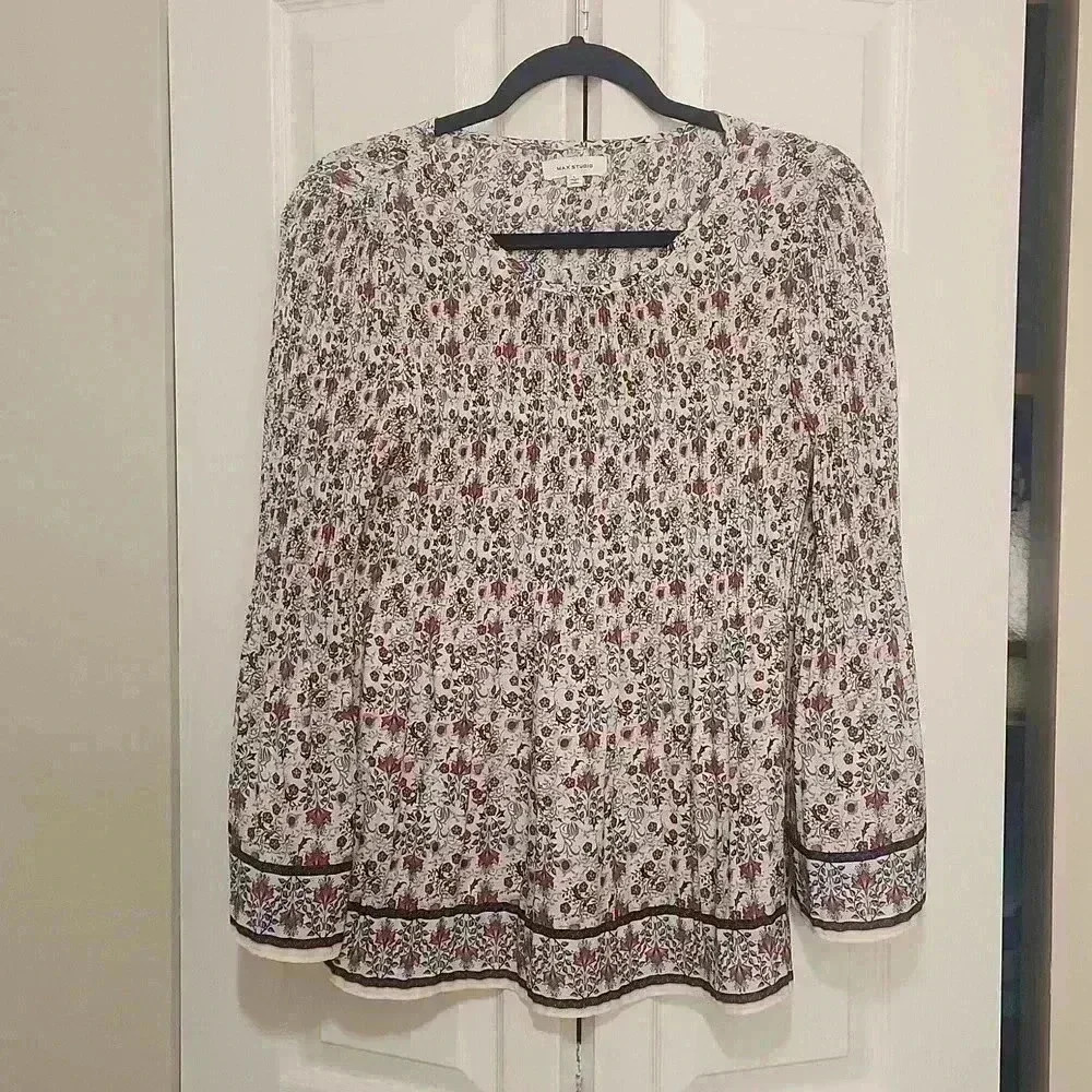 Max Studio: pleated top: bell sleeve: Size large